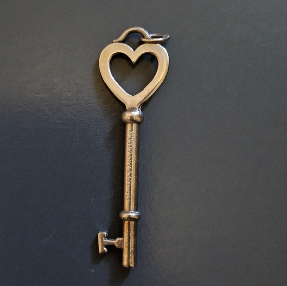 Tiffany 2inch heart key charm silver - Picture 4 of 4